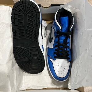 Air Jordan 1 Mid SE Signal Blue/Black-White 10.5 New and never been worn